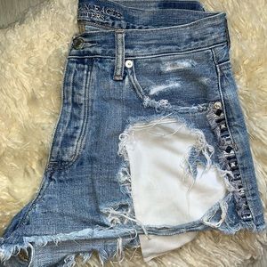 American Eagle Distressed Shorts🦋